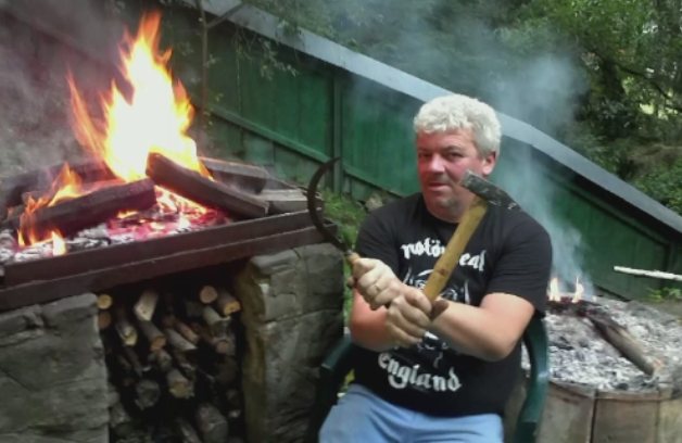 Consilierul PNL din Suceava care a "imitat" pe Facebook o executie ISIS va fi exclus din partid. Cum se apara politicianul