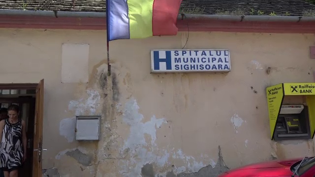 Control la Spitalul din Sighisoara in urma imaginilor cu peretii plini de sange si pernele mizerabile. Reactia primarului