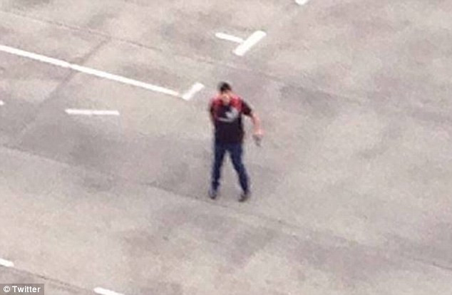 Atacatorul de la Munchen implicat intr-un schimb de replici cu un martor: "Sunt german! M-am nascut aici". VIDEO