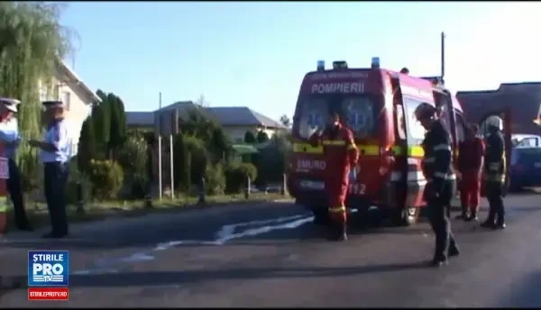 Planul rosu, activat in Arges. Doi tineri au murit dupa ce autoturismul lor a intrat pe contrasens si a izbit un microbuz