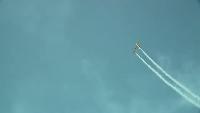 Scene ca-n filmele de razboi s-au derulat in Baza Aeriana din Campia Turzii. A fost Ziua Portilor Deschise