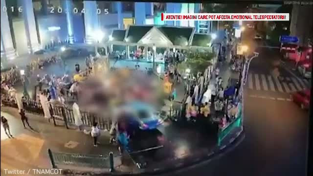 Incident grav in Thailanda. O tanara a intrat cu masina in multime dupa ce a suferit un accident vascular cerebral
