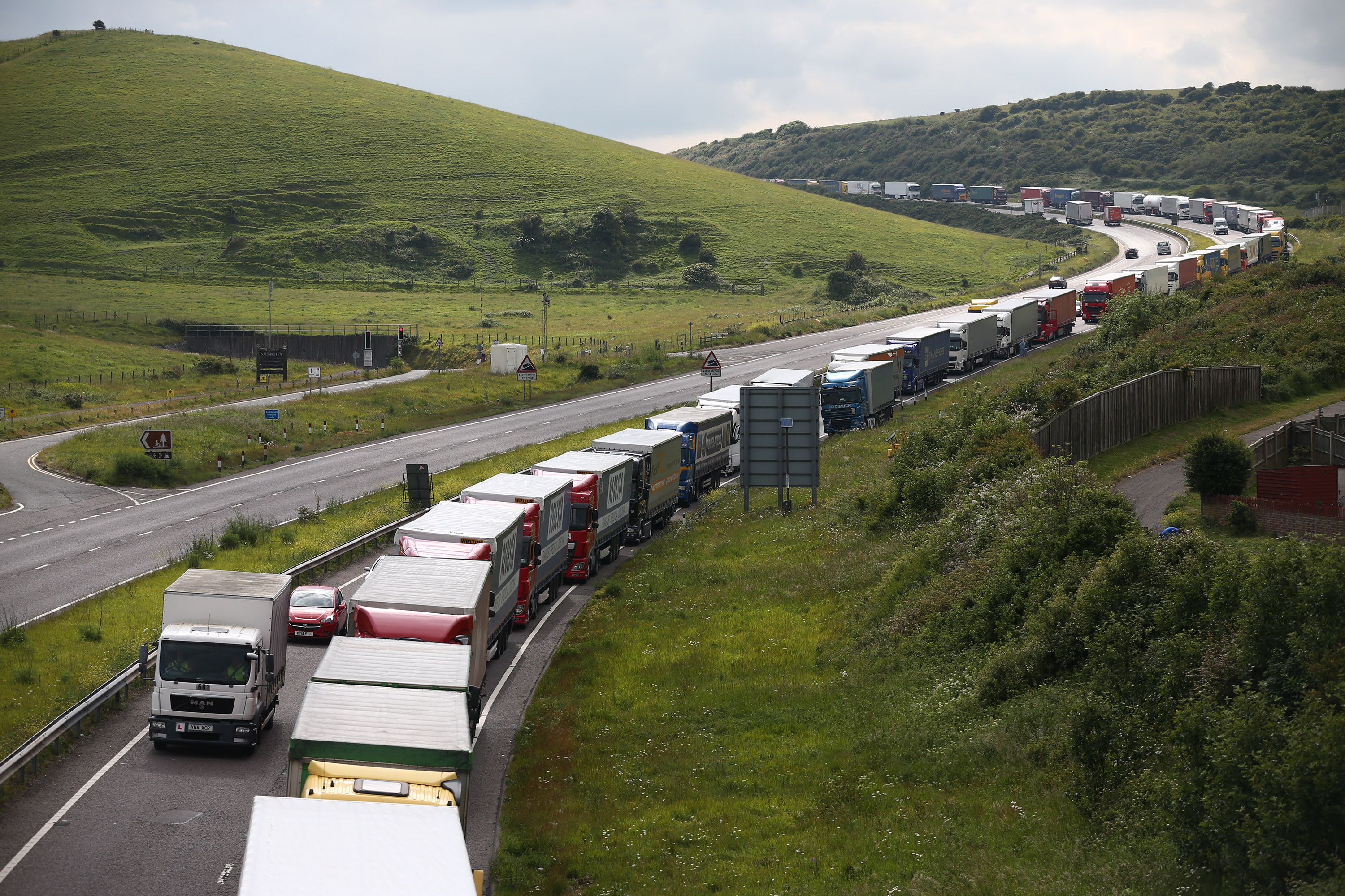 "Asta e razbunare pentru BREXIT". 250.000 de persoane, blocate timp de 15 ore la granita intre Marea Britanie si Franta