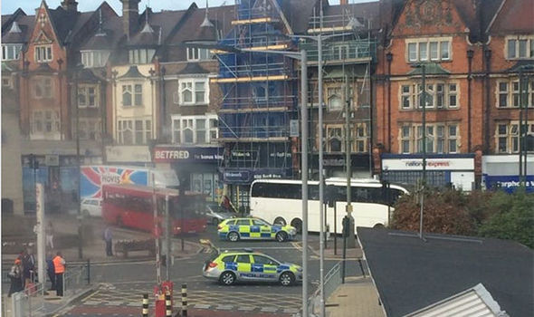 Alerta de securitate la Londra. O statie de metrou a fost evacuata din cauza unui autovehicul suspect. VIDEO