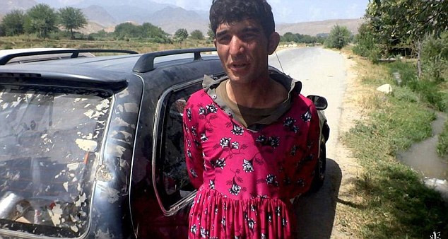 Modul in care acest politist afgan a incercat sa fuga din teritoriile ocupate de ISIS. Omul a fost ucis cu bestialitate