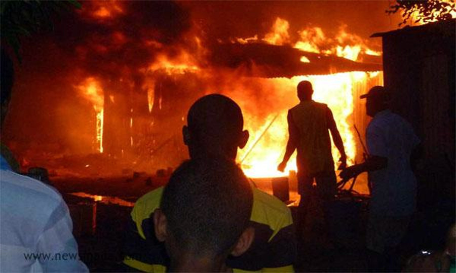 Incendiu cu 38 de morti, intre care 16 copii, la o petrecere de casa noua. De ce oamenii nu au reusit sa iasa pe usa