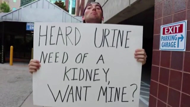 "Am auzit ca ai nevoie de un rinichi. Nu-l vrei pe al meu?" Gestul facut de un tanar pentru prietenul sau, viral de internet