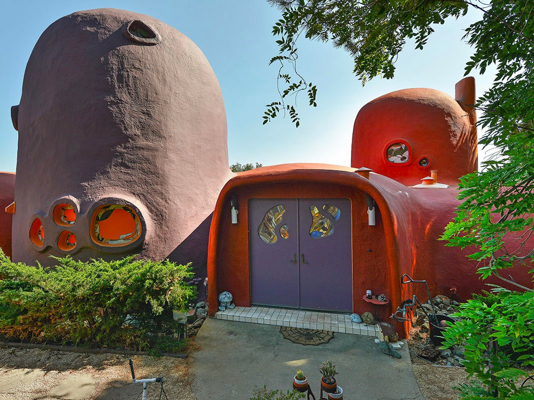 "Vila" familiei Flinstone a fost reconstruita in California, insa costa o avere! Pentru cati bani poate fi vanduta