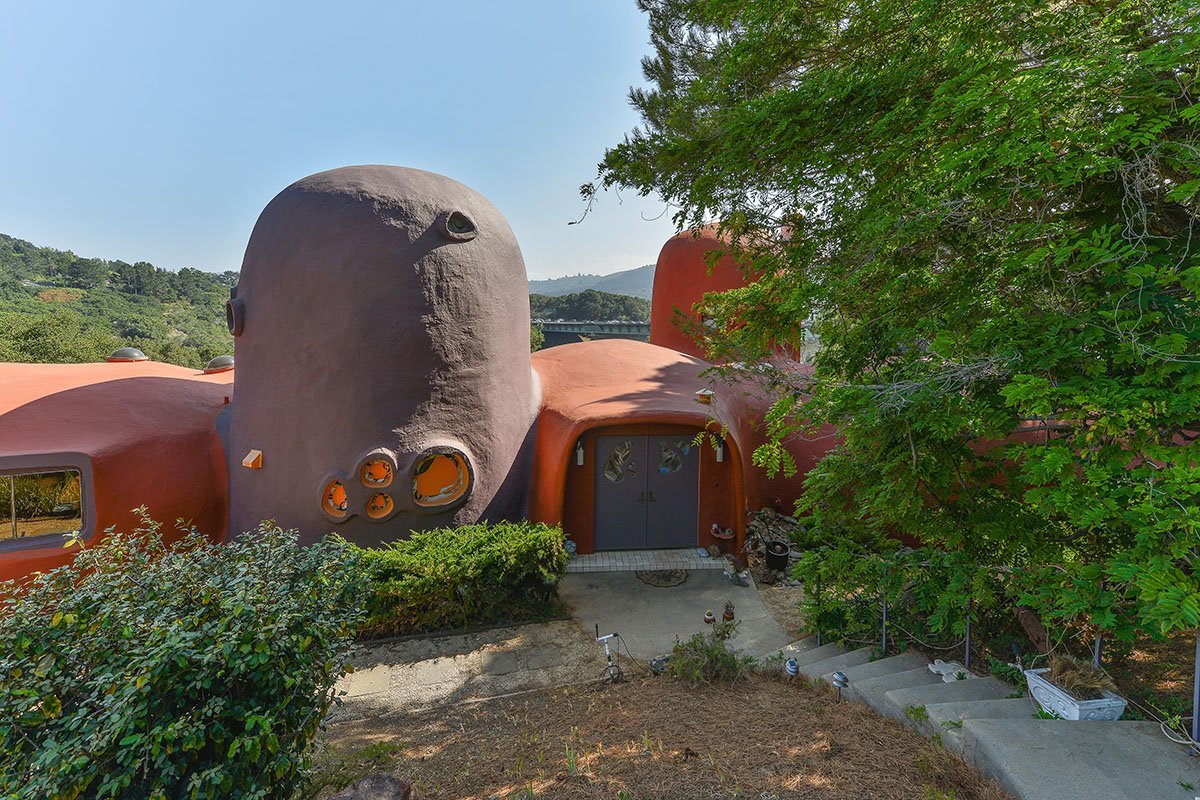 "Vila" familiei Flinstone a fost reconstruita in California, insa costa o avere! Pentru cati bani poate fi vanduta