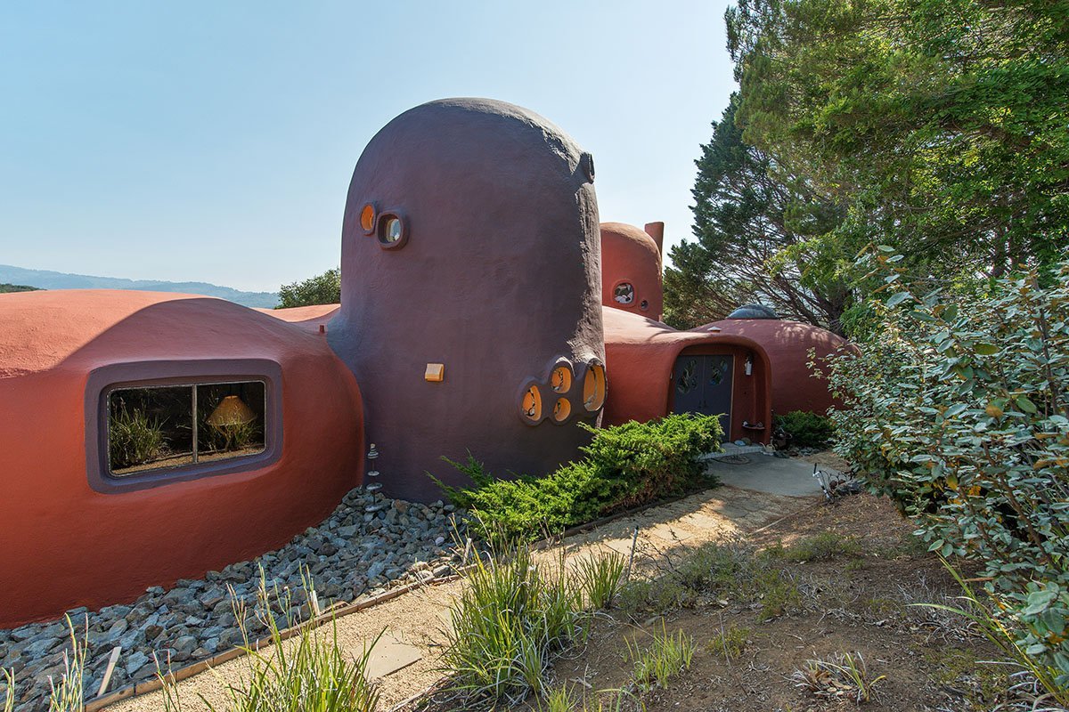 "Vila" familiei Flinstone a fost reconstruita in California, insa costa o avere! Pentru cati bani poate fi vanduta