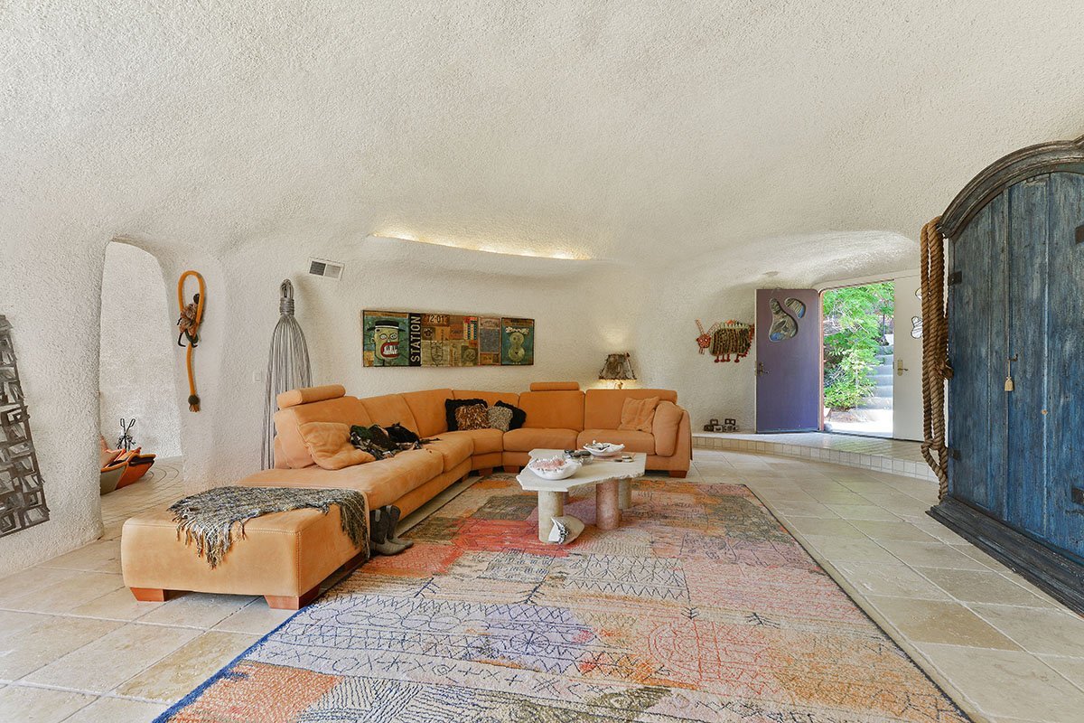 "Vila" familiei Flinstone a fost reconstruita in California, insa costa o avere! Pentru cati bani poate fi vanduta