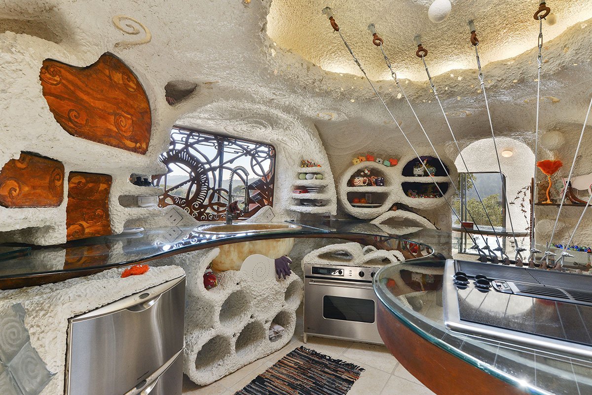 "Vila" familiei Flinstone a fost reconstruita in California, insa costa o avere! Pentru cati bani poate fi vanduta