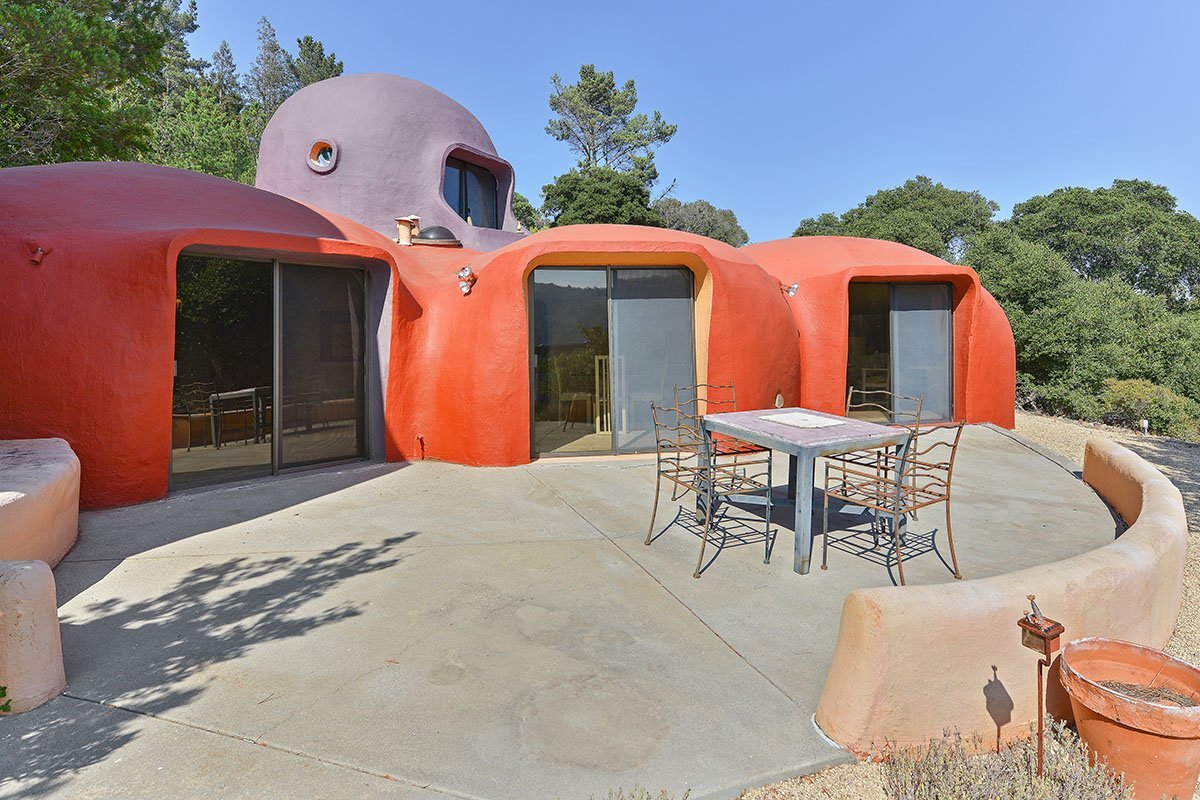 "Vila" familiei Flinstone a fost reconstruita in California, insa costa o avere! Pentru cati bani poate fi vanduta