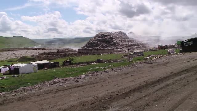 O localitate din Romania cere instituirea starii de alerta. Criza in care a ajuns, dupa ce nu se mai ridica gunoiul de 7 zile