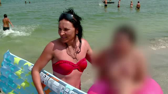 Pericolul la care sunt expusi copiii, atunci cand parintii lor pun poze cu ei pe Facebook. Unde pot ajunge imaginile