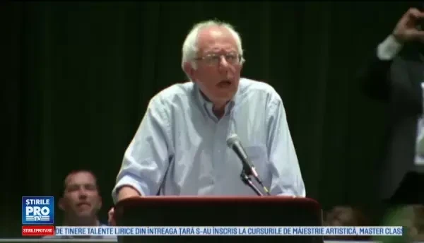 Sustinatorii lui Bernie Sanders l-au fluierat si l-au luat peste picior cand i-a indemnat sa o sprijine pe Hillary Clinton