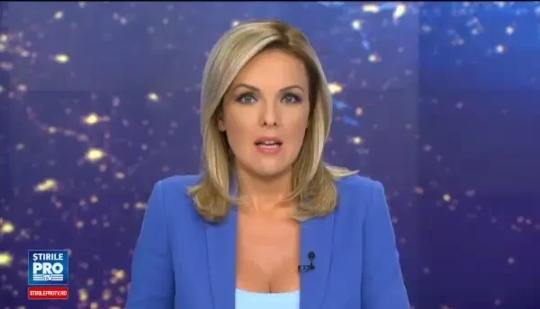 Haos in centrul Sighisoarei, dupa ce a plouat torential. Canalizarea s-a blocat, iar masinile au fost acoperite de ape