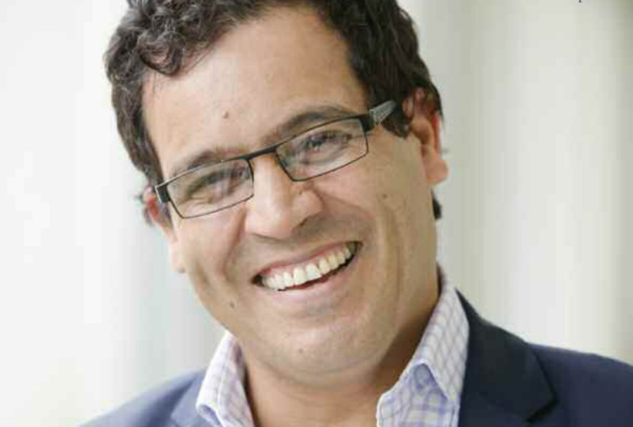 Un celebru chirurg britanic, anchetat pentru viol. Cel putin patru femei i-ar fi cazut victime