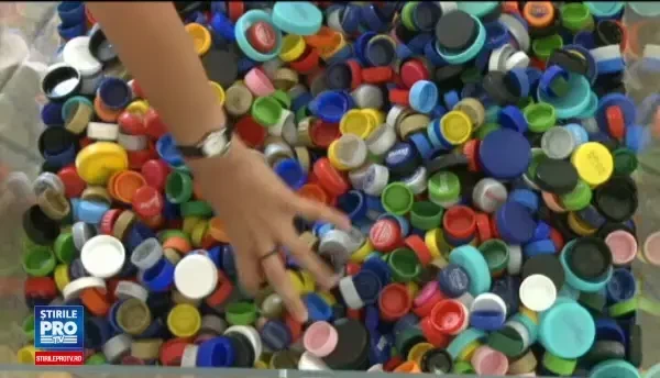 Expozitie la Muzeul National de Istorie: obiecte vechi de sute de ani au fost replicate cu ajutorul capacelor de plastic