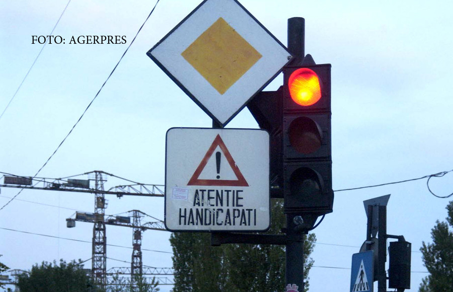 Semafoarele inteligente din Galati, distruse de indivizi mai putin inteligenti. "Nici la fier vechi nu le pot vinde"