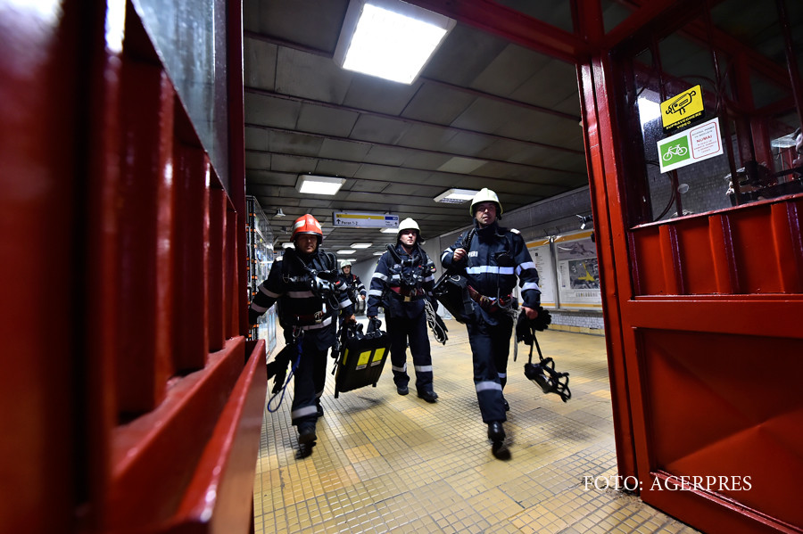 "Riscuri majore" de incendiu la metroul din Capitala. Statia din care oamenii nu ar avea pe unde sa iasa daca ia foc