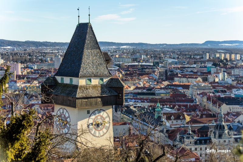 Un roman "inarmat" cu un pistol de jucarie a provocat haos intr-o universitate din Austria. Cinci patrule au intervenit