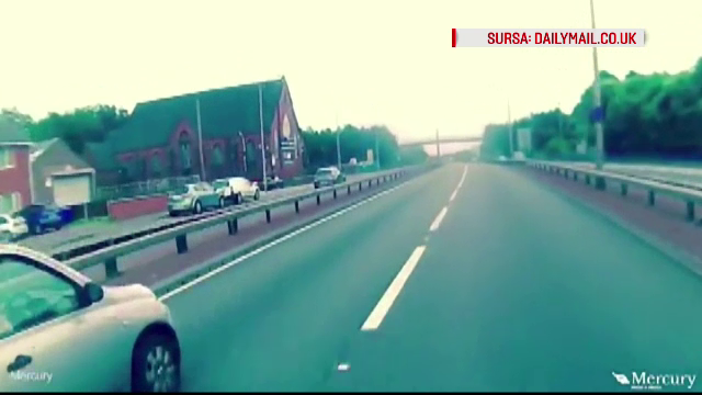 Un tanar nesabuit a fentat moartea pe o autostrada din Marea Britanie. Ce au facut el si cei doi amici ai sai