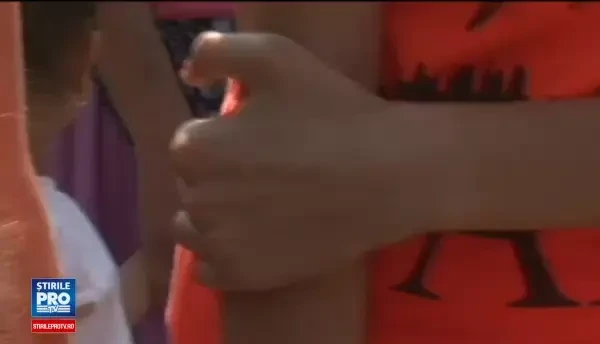 Trei adolescente din Dolj au fugit intr-o comunitate de romi, impreuna cu sotii lor. A cazut fata in mijlocul aurului