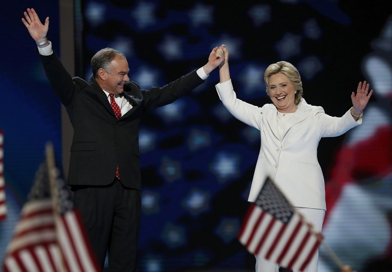 Hillary Clinton, prima femeie nominalizata de un partid politic drept candidata la presedintie. Ironiile adresate lui Trump