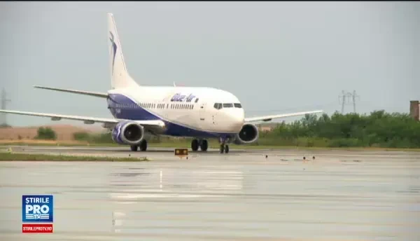 Incident tragi-comic pe Aeroportul Otopeni. Un angajat de la bagaje, uitat de colegi in cala unei aeronave Blue Air