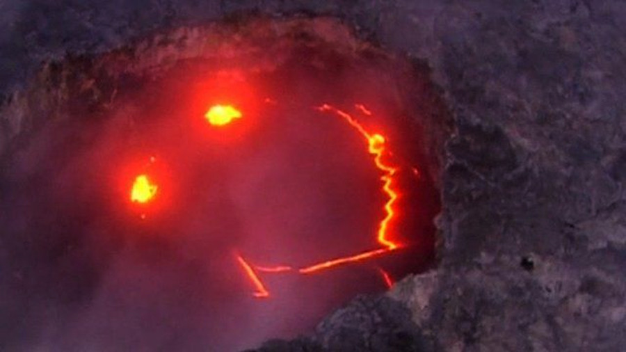 Vulcanul "Smiley Face" din Hawaii. Imaginile cu lava "zambitoare" au devenit virale