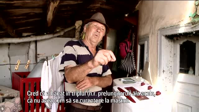 O fetita de 12 ani din Vaslui a murit electrocutata, in timp ce folosea masina de spalat. Mama copilei munceste in Germania