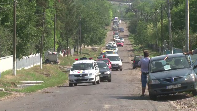 Protest in frunte cu primarul pe soseaua care a "ucis" un pacient in ambulanta. "Suntem platitori de taxe!"