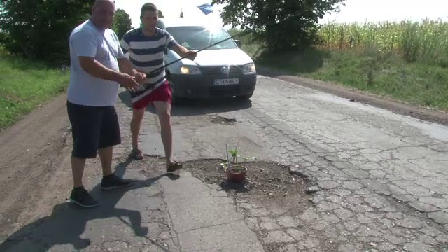 protest din cauza gropilor