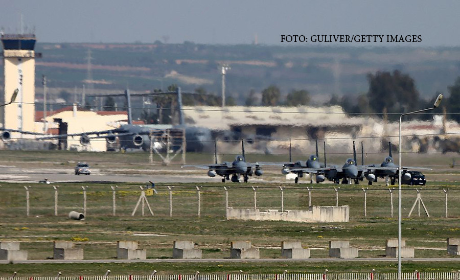 Baza aeriana NATO din Turcia, inconjurata de mii de politisti si sustinatori ai lui Erdogan. Legatura dintre SUA si pucisti