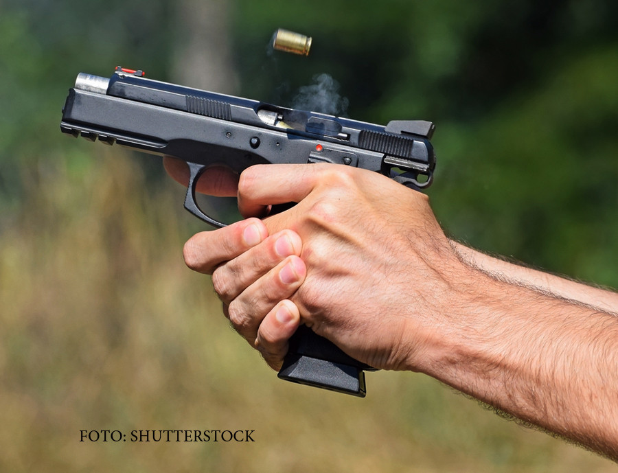 Focuri de arma intr-o comuna din Dolj. Trei persoane au murit, iar alte doua au fost ranite