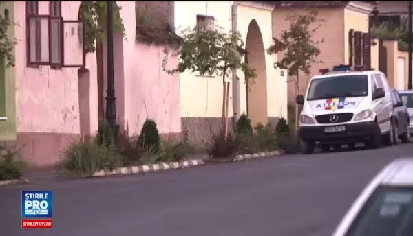 Un batran din Rasnov a fost ucis dupa ce a atacat un politist cu furca. Zicea 'am cutit, am furca, nu mi-e frica de nimic