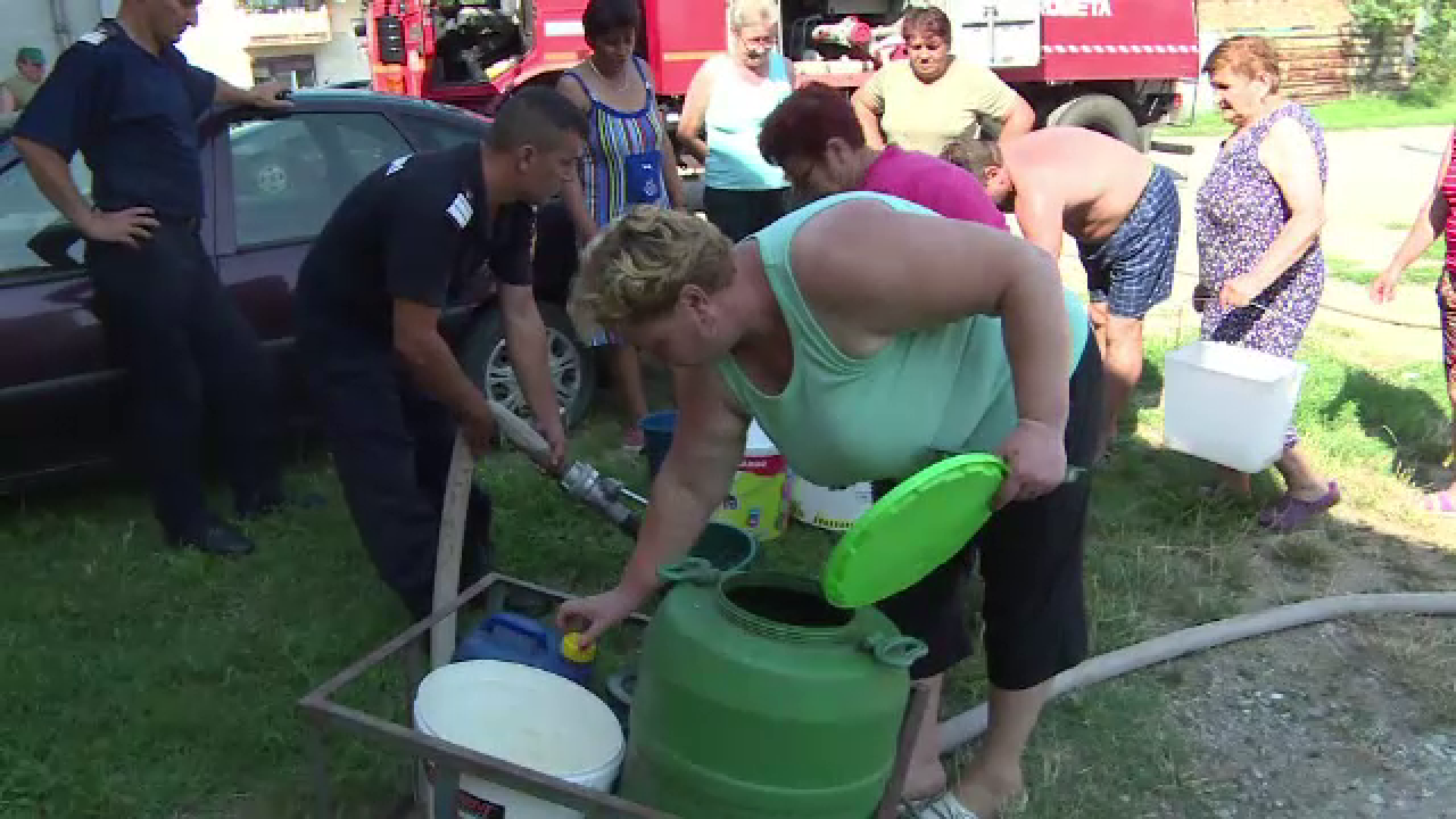 Satul aflat la doi pasi de Dunare, dar in care oamenii au ramas fara apa potabila. Localnicii merg 2 km pentru aprovizionare