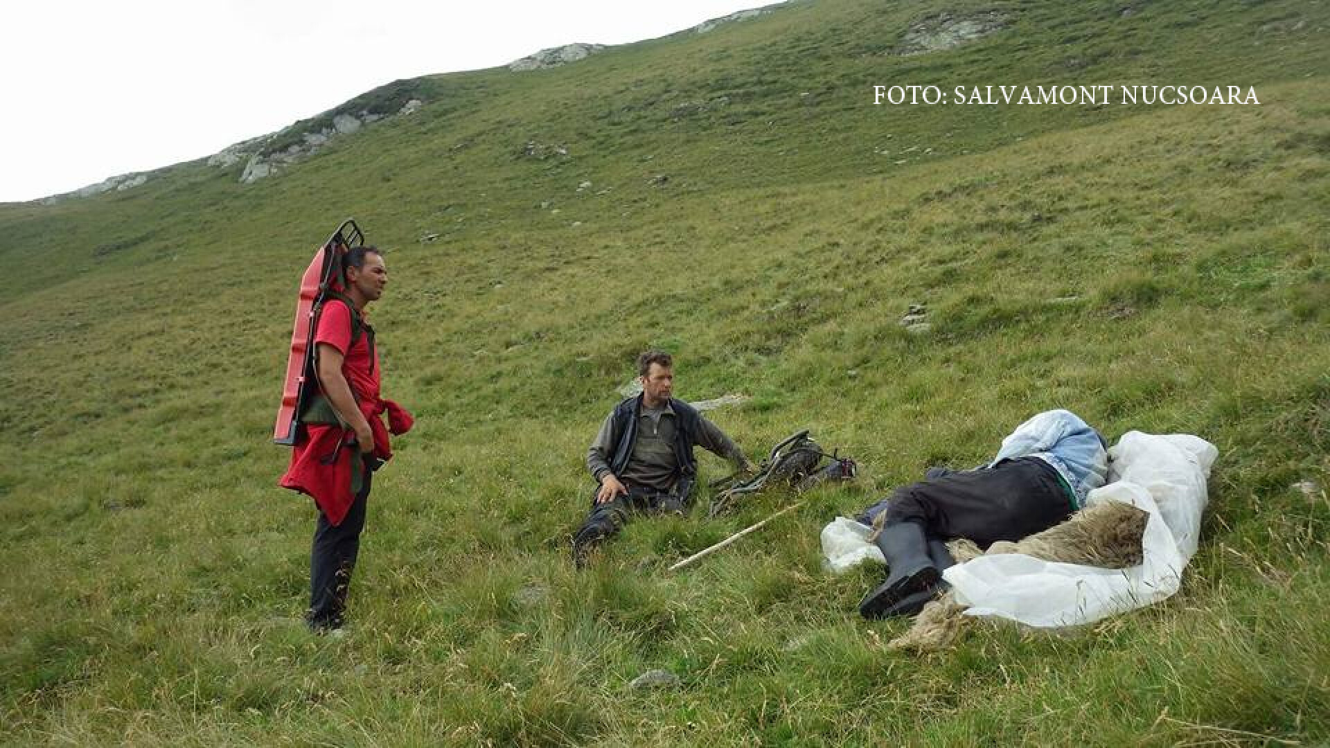 Salvamontistii au urcat 4 ore ca sa ajunga la un cioban cu probleme de sanatate. Ce bause barbatul inainte sa i se faca rau