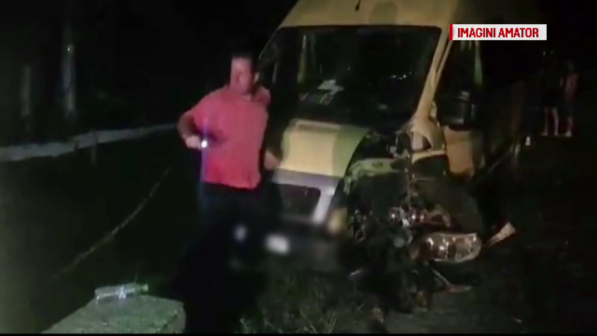 Un sofer de 24 de ani din Dolj a intrat puternic cu bolidul intr-un microbuz cu copii. Ce s-a intamplat cu 4 eleve