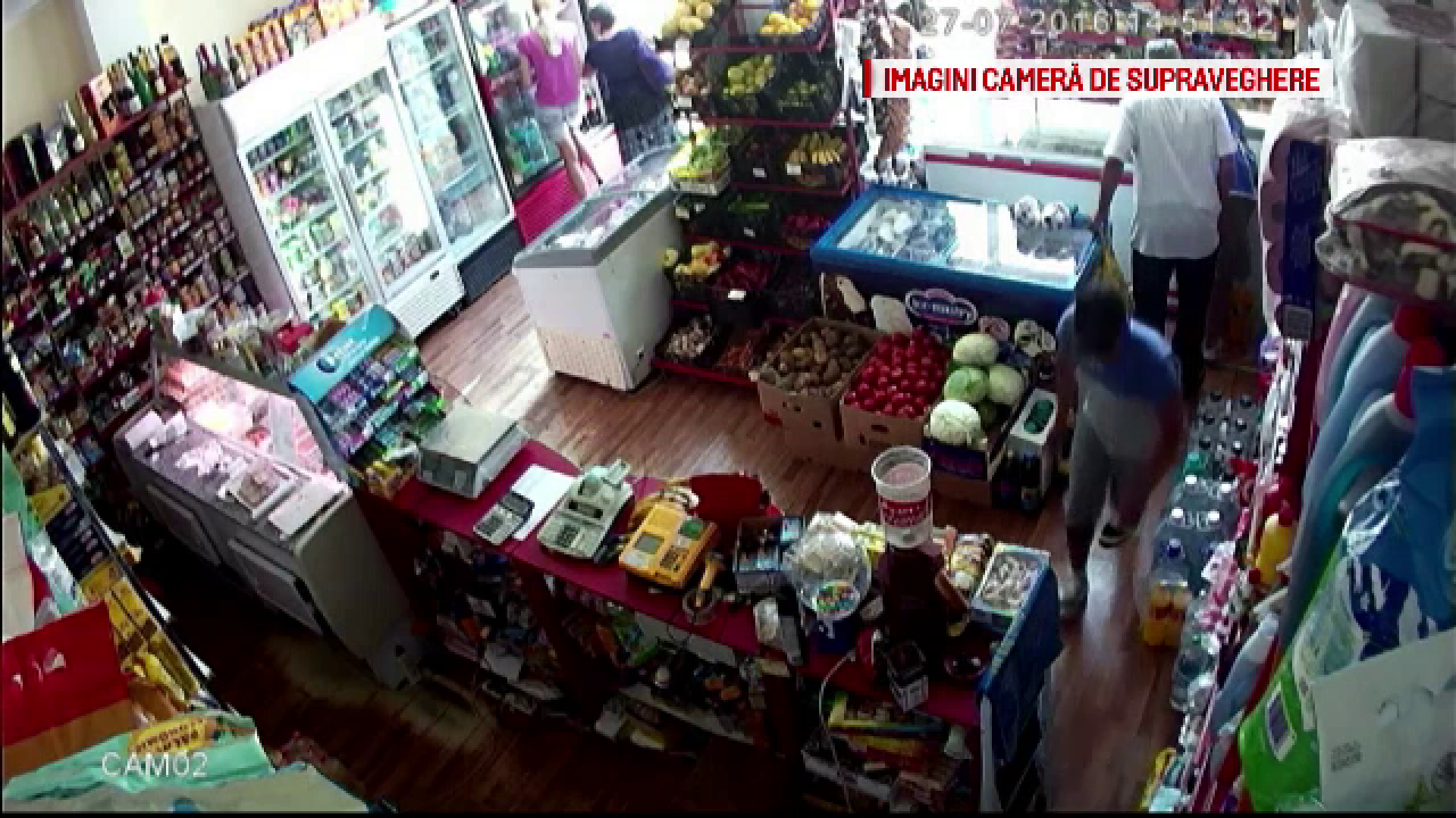 Schema prin care doi hoti au reusit sa dea un jaf chiar sub ochii vanzatoarei. Ce au surprins camerele de supraveghere