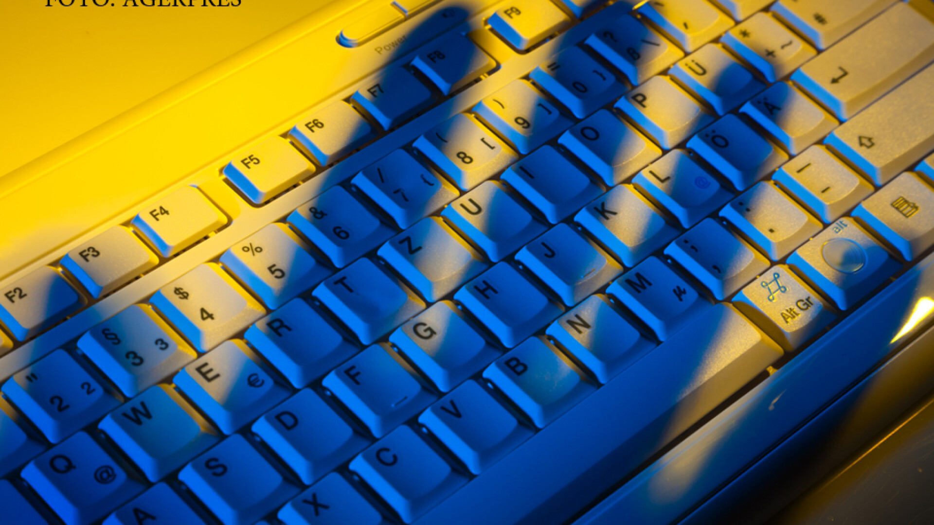 Interpolul l-a arestat pe "printul nigerian". Cate milioane de dolari a strans prin celebrele sale mailuri