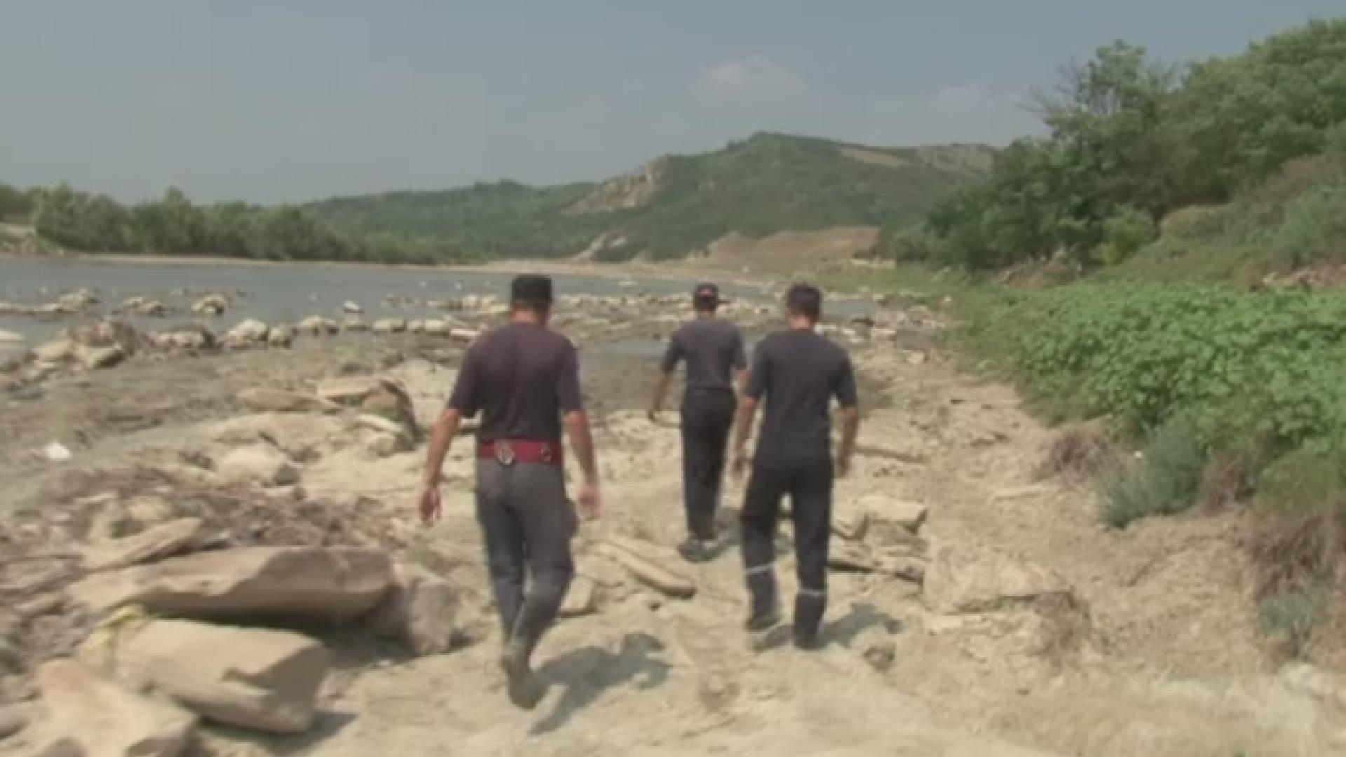 Tragedie in Bacau. A sarit in apele raului pentru a-si salva fetita de 10 ani, dar nu a mai putut iesi la suprafata