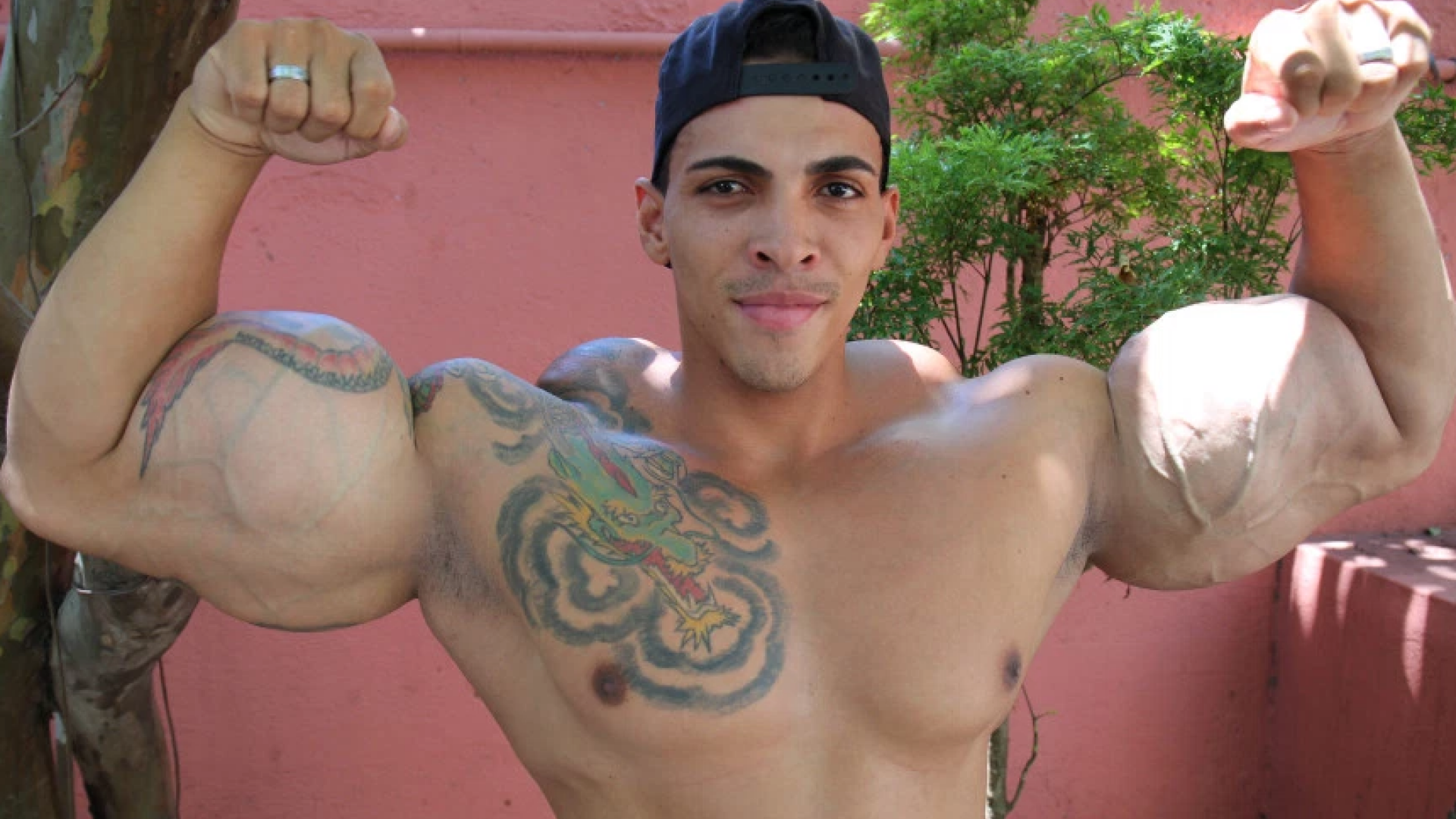 Brazilianul dependent de injectii cu ulei, poreclit Incredibilul Hulk, isi spune povestea