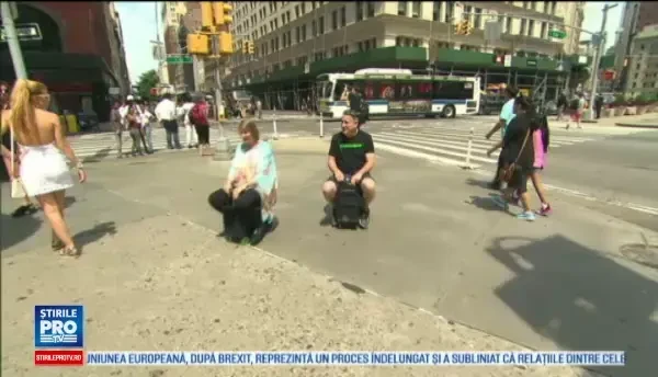 Geamantanul pe baterii care isi cara el proprietarul. Cum ar putea revolutiona valiza-scooter felul in care calatorim