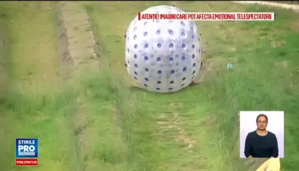 Cosmarul trait in Poiana Brasov de o tanara britanica. Au incercat sa o traga de brate, desi le arata ca sunt rupte