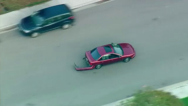 Cursa nebuna in California pentru prinderea unei soferite care consumase droguri. Gestul cu care tanara a alertat politistii