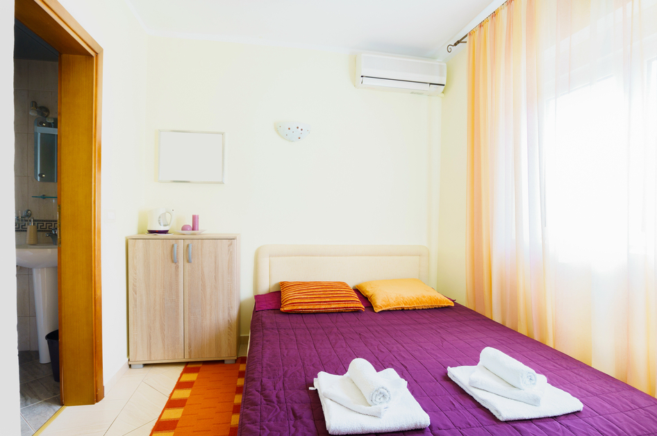 Au rezervat o vacanta de vis la un hotel, dar cand au intrat in camera au inlemnit de spaima. Ce au descoperit acolo