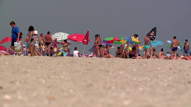 Cod galben de canicula pe litoral. 20 de turisti au avut nevoie de ajutor medical din cauza arsurilor