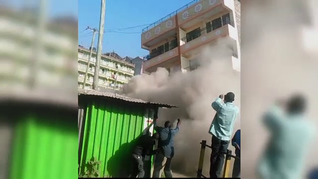 cladire prabusita in Kenya